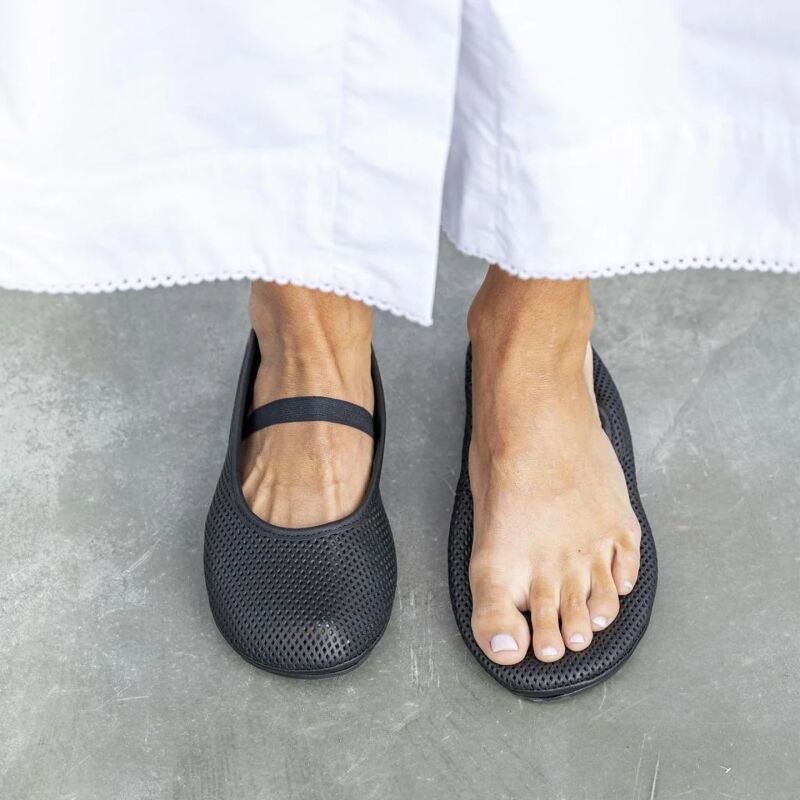 El Naturalista Essence N5820R Nappa Perforada Black