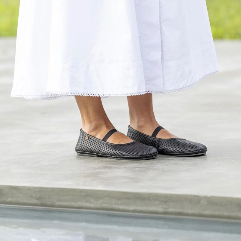 El Naturalista Essence N5820R Nappa Perforada Black